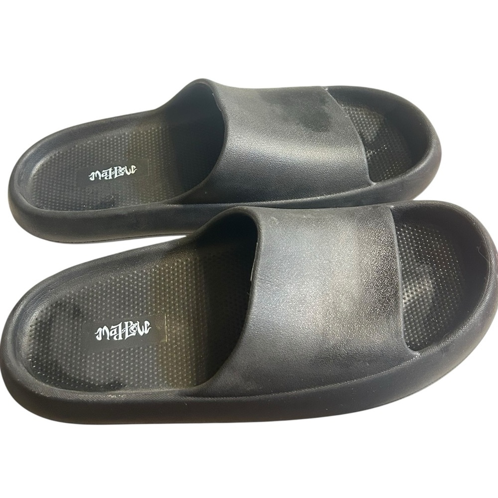 Mad Love Slipon‎ shoe Sz 8